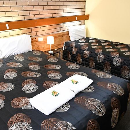 Holbrook Town Centre Motor Inn Extérieur photo