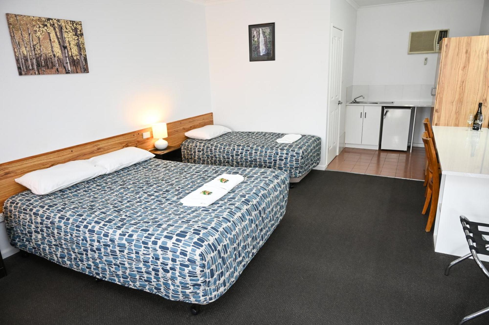 Holbrook Town Centre Motor Inn Extérieur photo
