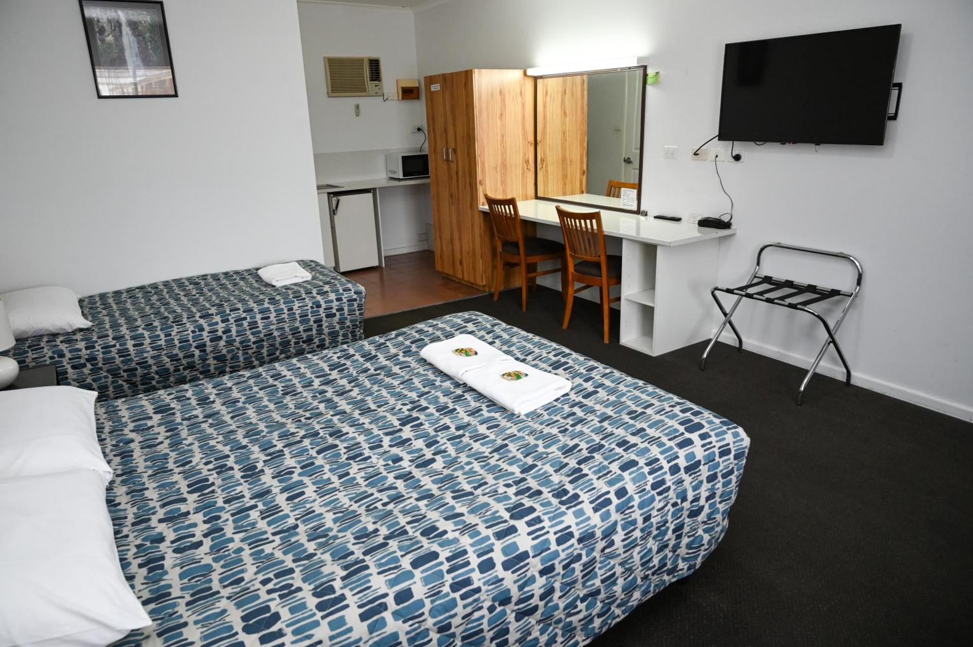 Holbrook Town Centre Motor Inn Extérieur photo