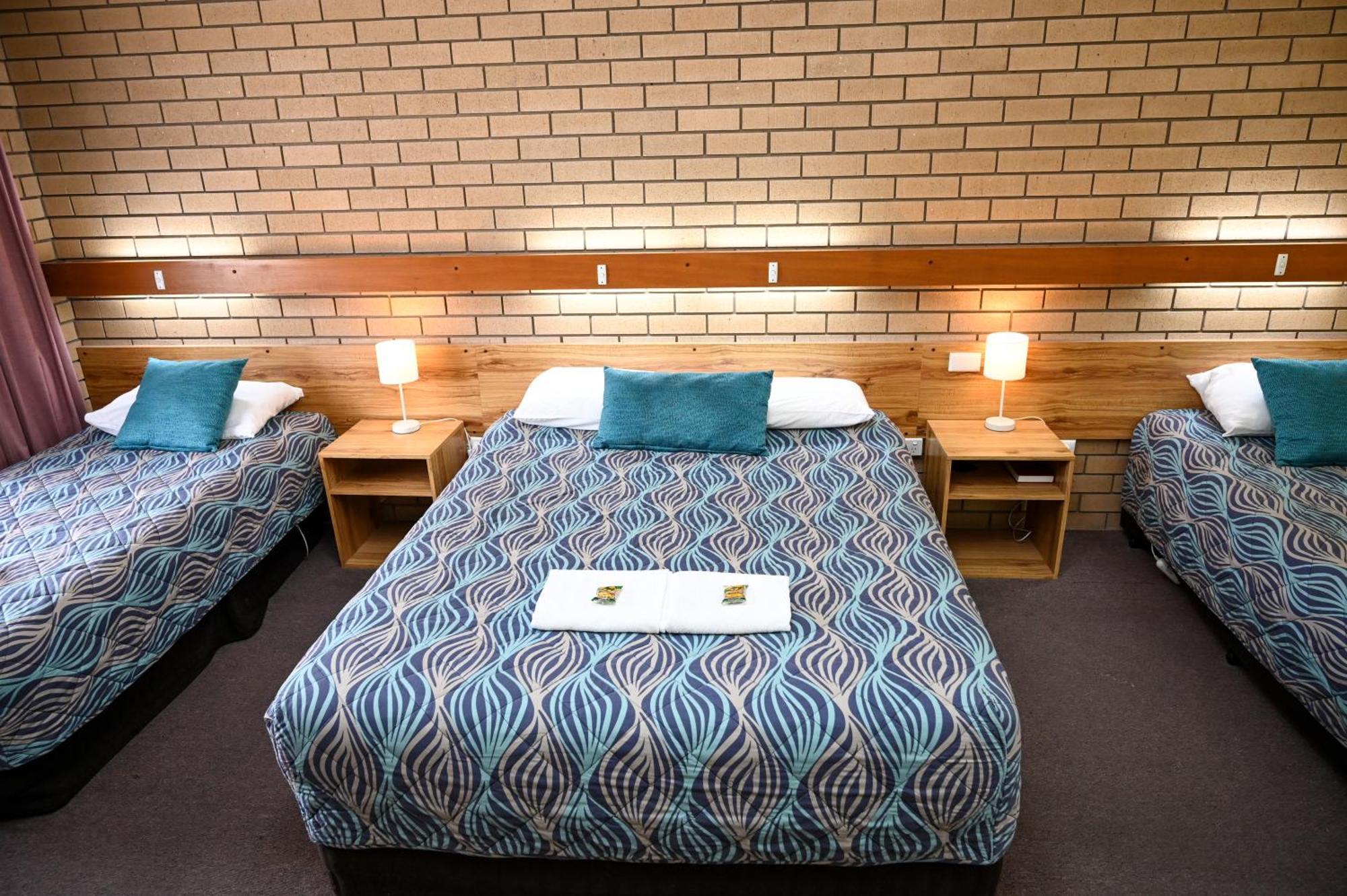 Holbrook Town Centre Motor Inn Extérieur photo