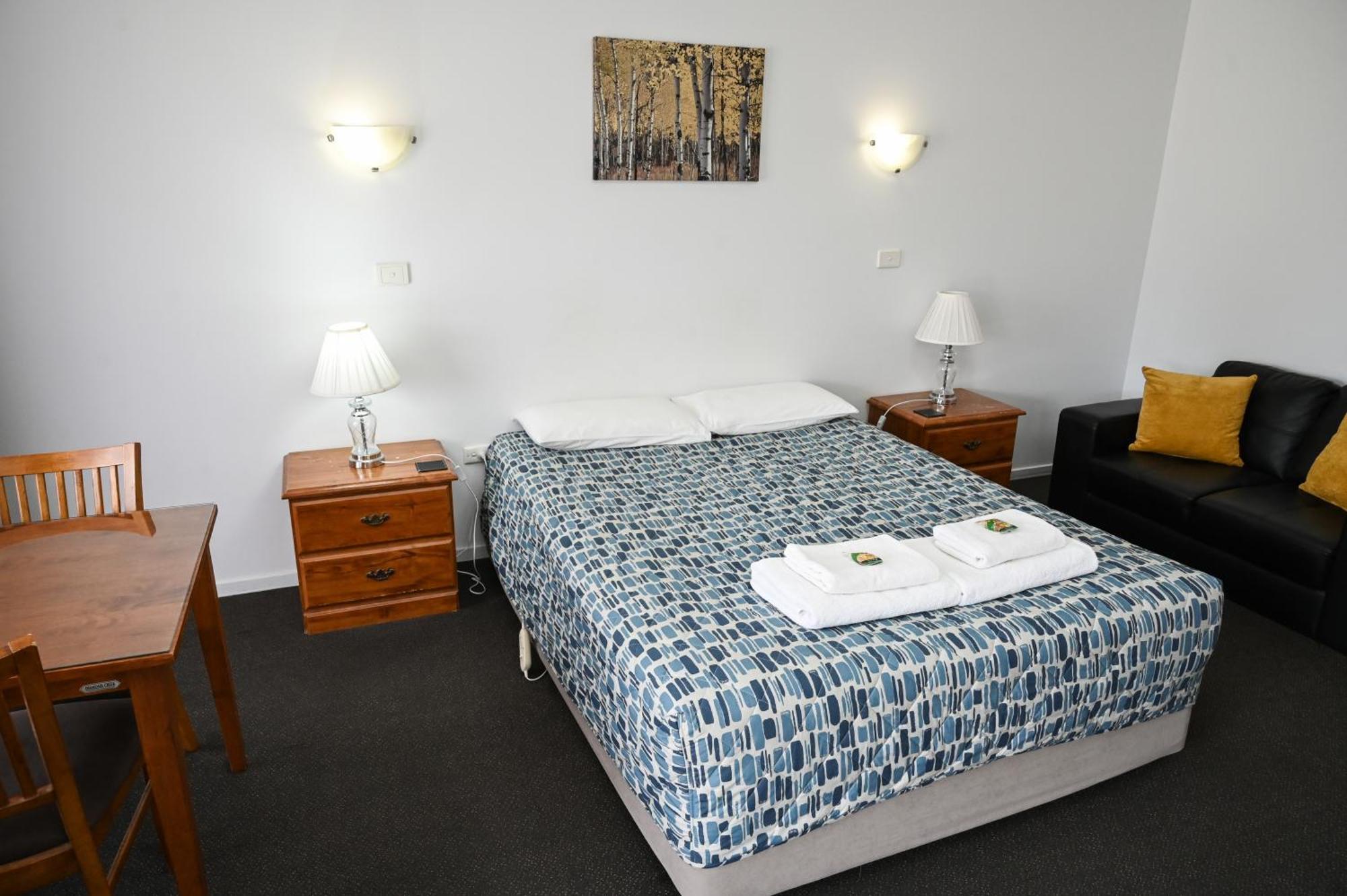 Holbrook Town Centre Motor Inn Extérieur photo