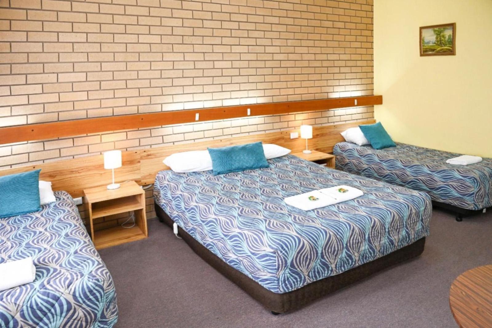 Holbrook Town Centre Motor Inn Extérieur photo