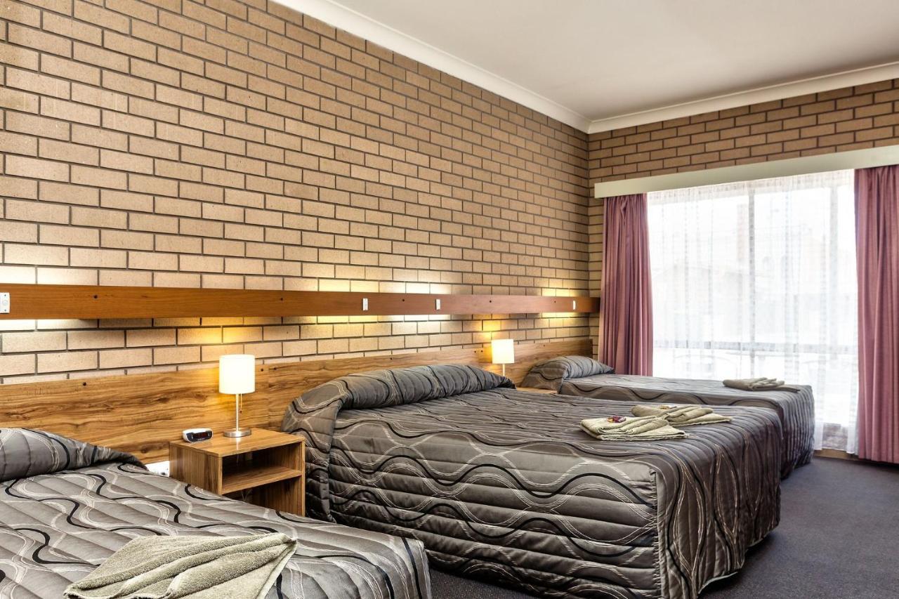 Holbrook Town Centre Motor Inn Extérieur photo